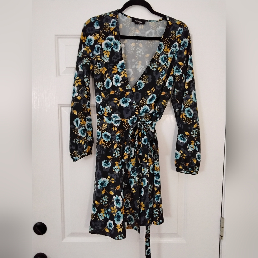 Yumi Kim Floral Wrap Dress Medium - Picture 2 of 5